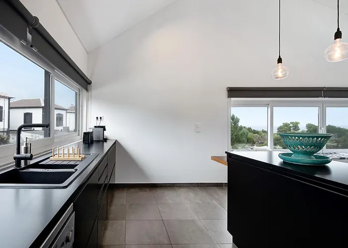 Rocha Do Mar 2 * Biscoitos (Terceira)