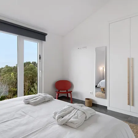 Rocha Do Mar 2 * Biscoitos (Terceira)